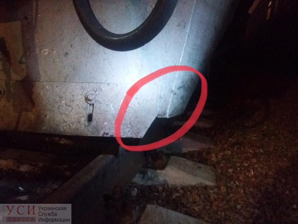 Под Одессой поезд насмерть сбил мужчину, который сидел на путях (фото) «фото»