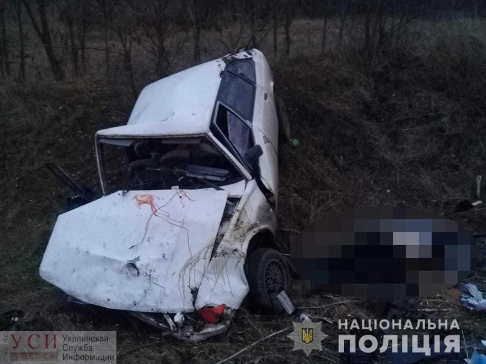 Под Одессой “Москвич” съехал в кювет и перевернулся: водитель погиб, пассажиры госпитализированы «фото»