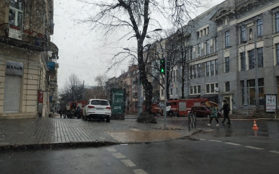 На Ришельевской горела мансарда: пожар охватил более 800 квадратных метров (фото, видео) «фото»