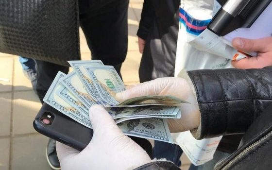 В Одессе спецназ СБУ задержал замначальника райотдела полиции: за взятки он “крышевал” контрабанду «фото»