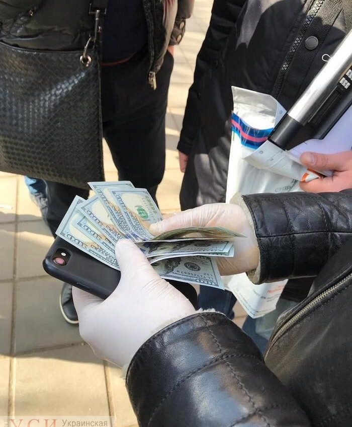 В Одессе спецназ СБУ задержал замначальника райотдела полиции: за взятки он “крышевал” контрабанду «фото»