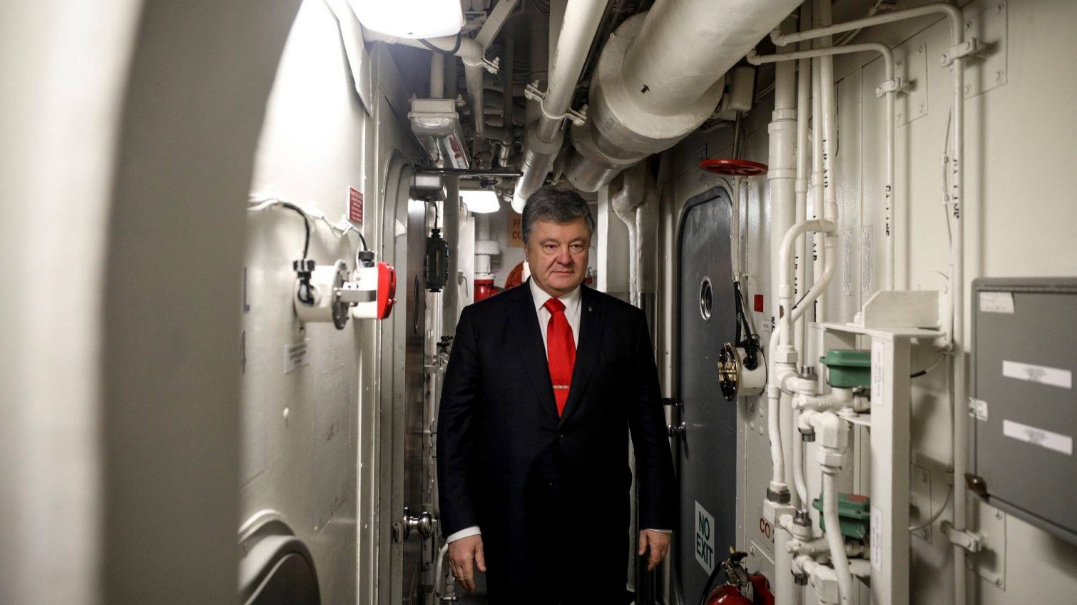 В Одессу прибыл Петр Порошенко и проводит переговоры на борту американского эсминца (фото) «фото»