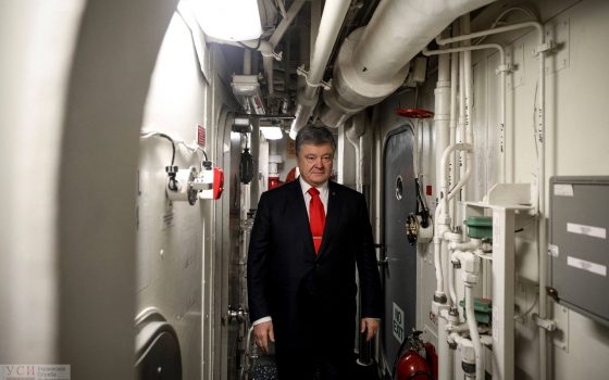 В Одессу прибыл Петр Порошенко и проводит переговоры на борту американского эсминца (фото) «фото»
