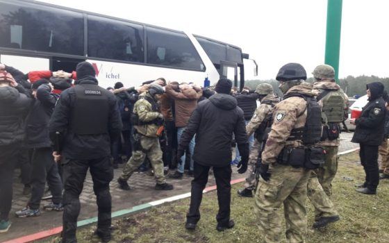 Полиция: автобусы с вооруженными людьми едут в сторону Одессы «фото»