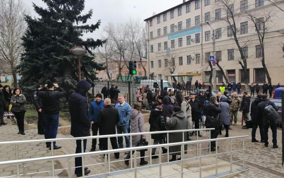 Из Малиновского суда, где рассматривают дело “Краяна”, эвакуируют людей «фото»