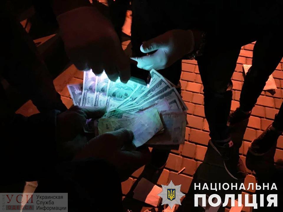 В Одессе на взятке задержали таможенника: за деньги “делец” возвращал арестованный товар быстрее (фото) «фото»