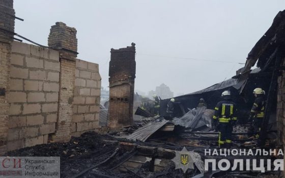 Во время пожара на Ришельевской взорвался газовый баллон, пожарный получил травмы (фото) «фото»