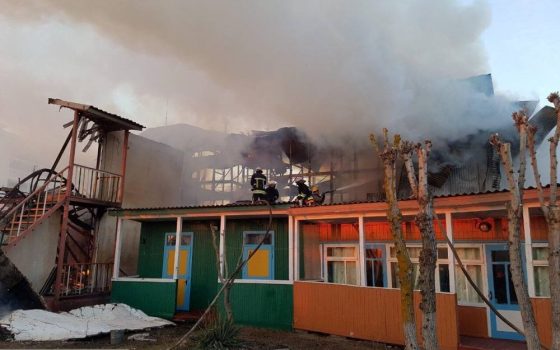 Масштабный пожар в Затоке пожарные тушили 4 часа: уничтожено 20 зданий (фото) «фото»