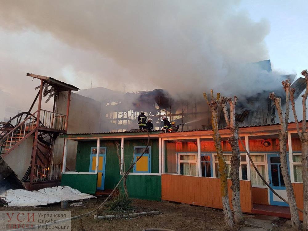 Масштабный пожар в Затоке пожарные тушили 4 часа: уничтожено 20 зданий (фото) «фото»