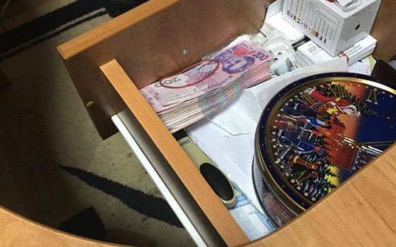 Одесский чиновник вымогал взятку за подпись на документе: его задержали “на горячем” (фото) «фото»