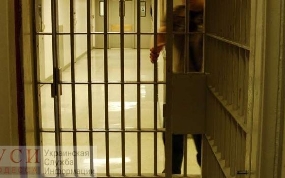 Суд арестовал мужчину, который на глазах у прохожих зарезал свою родную дочь в Овидиополе «фото»