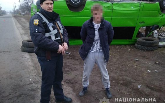 В Саврани парень угнал маршрутку и пытался уехать в Кировоградскую область, но врезался в столб «фото»