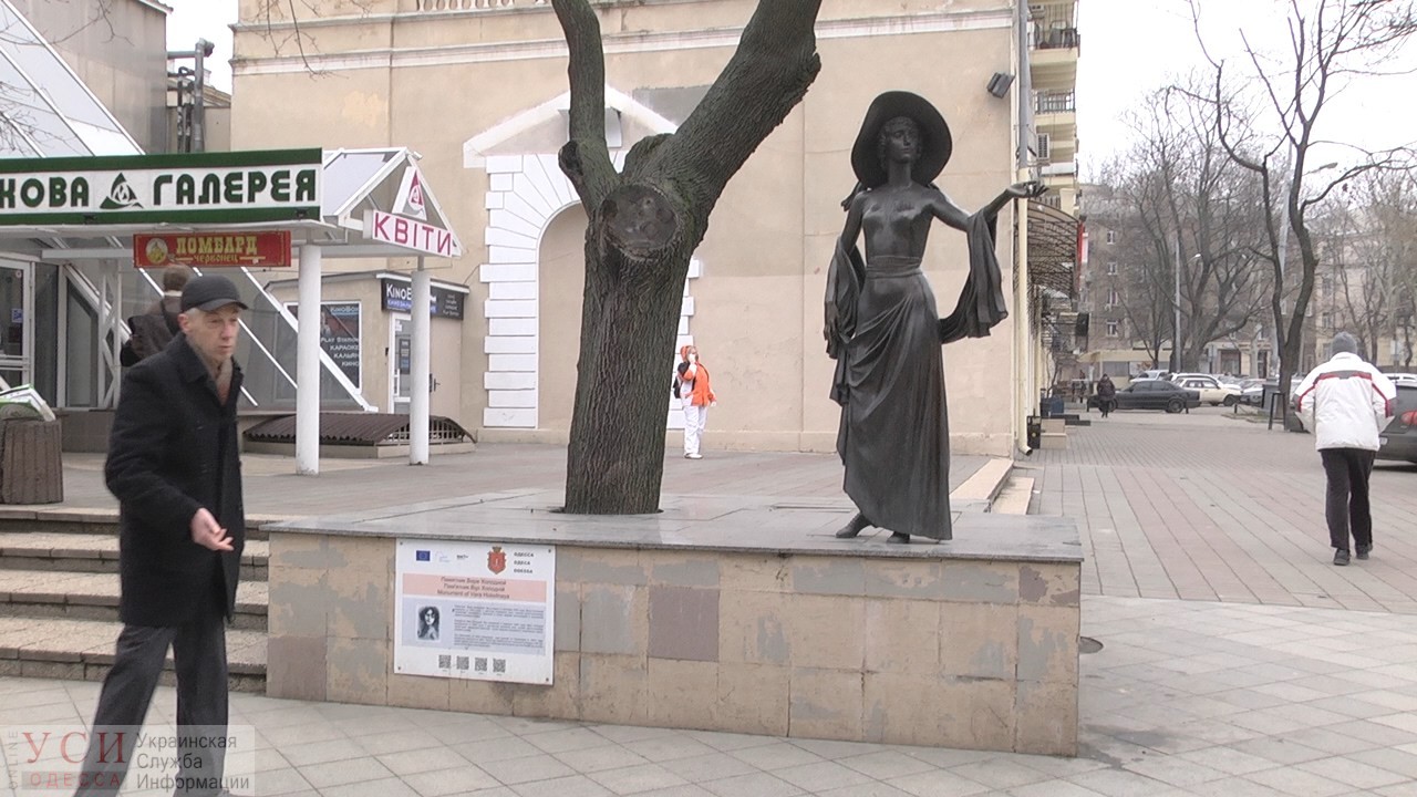 В годовщину смерти Веры Холодной гибнет памятник, посвященный великой актрисе (фото) «фото»
