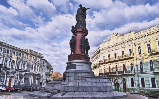 Вооруженная охрана памятника Екатерине II подорожала: за год полиция получит более миллиона гривен «фото»