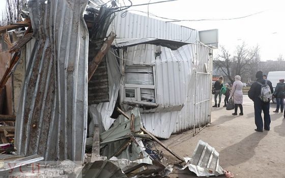 Неизвестные на экскаваторах снесли бар на Черемушках: в горсовете утверждают, что это не они (фото) «фото»