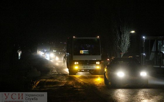 После смертельной аварии на неосвещенной трассе у Черноморска начали включать фонари, но лишь на несколько часов (фото) «фото»