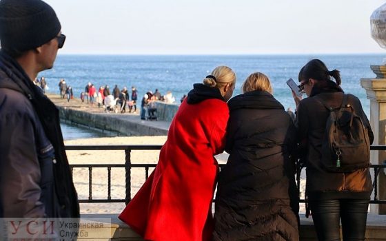 Весенняя Одесса зимой: как одесситы гуляли вдоль моря в солнечный день (фоторепортаж) «фото»
