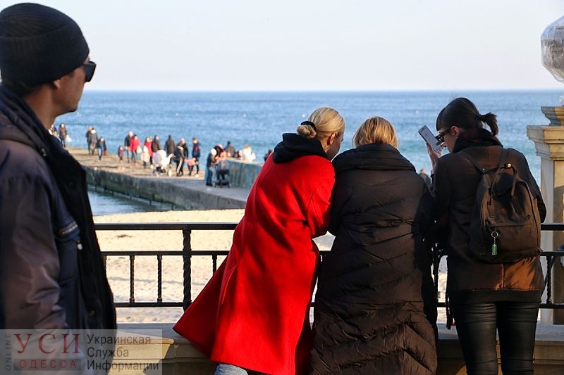 Весенняя Одесса зимой: как одесситы гуляли вдоль моря в солнечный день (фоторепортаж) «фото»