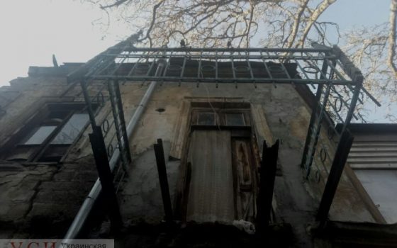 Жизнь на руинах: в полуразрушенном доме на Нежинской уже год живут пять семей без надежды на отселение (фото) «фото»