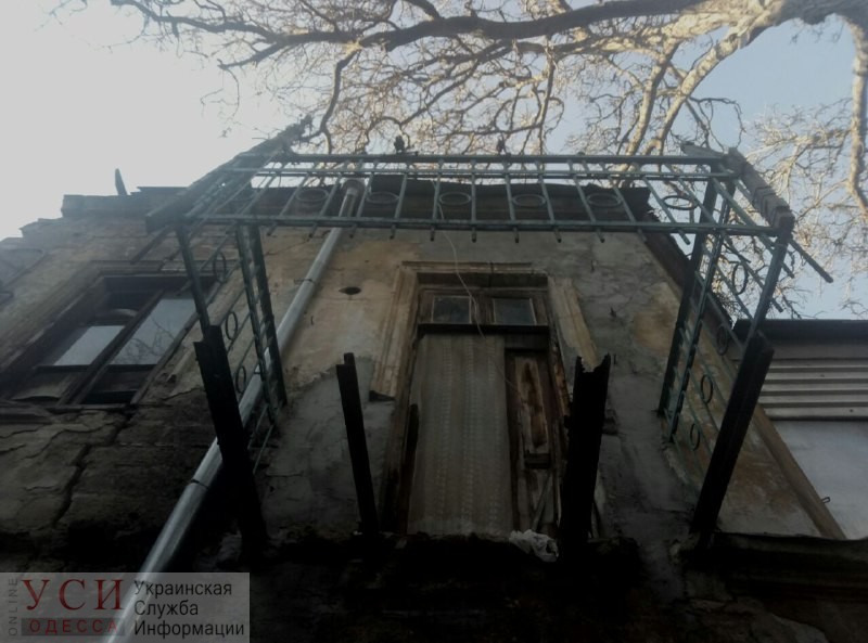 Жизнь на руинах: в полуразрушенном доме на Нежинской уже год живут пять семей без надежды на отселение (фото) «фото»