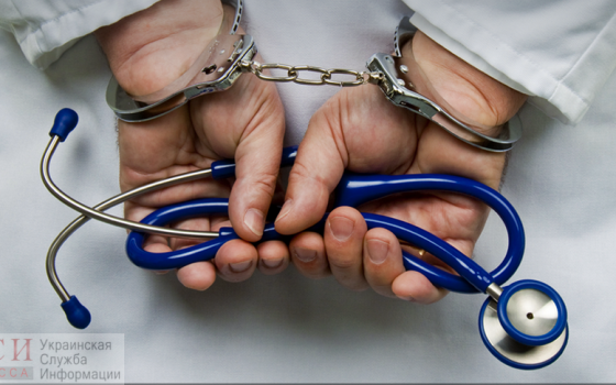 Врач “скорой помощи”, из-за бездействия которого на одесском вокзале умер мужчина, ответит в суде «фото»