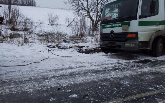 Гололед: на автодороге Кодыма – Балта два грузовика сошли в кювет (фото) «фото»