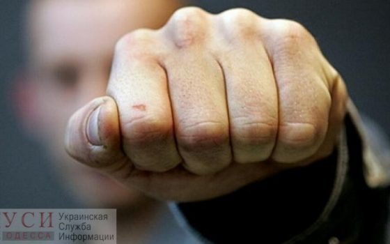 В Черноморске коллектор-рецидивист, угрожая пистолетом, избил студента колледжа «фото»