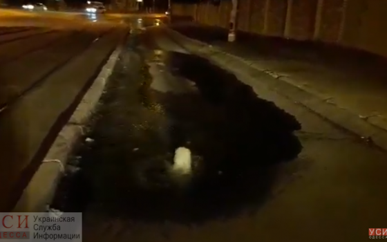 На 9-й Фонтана снова бьет фонтан, причину которого устраняли несколько дней назад (видео) «фото»