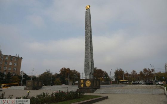 Реконструкция должна быть экономной: звезду на верхушке стелы “Крылья победы” лишили блеска (фото) «фото»