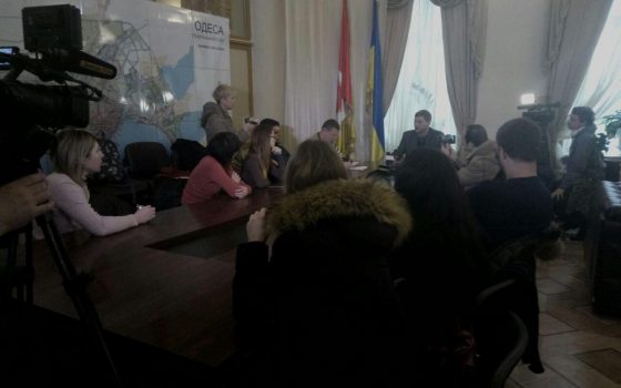 Пикет городского управления архитектуры закончился переговорами: жителям Аркадии пообещали построить школу «фото»