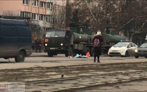 Грузовик насмерть сбил женщину на Балковской: водитель пытался скрыться (фото, видео) ОБНОВЛЕНО «фото»