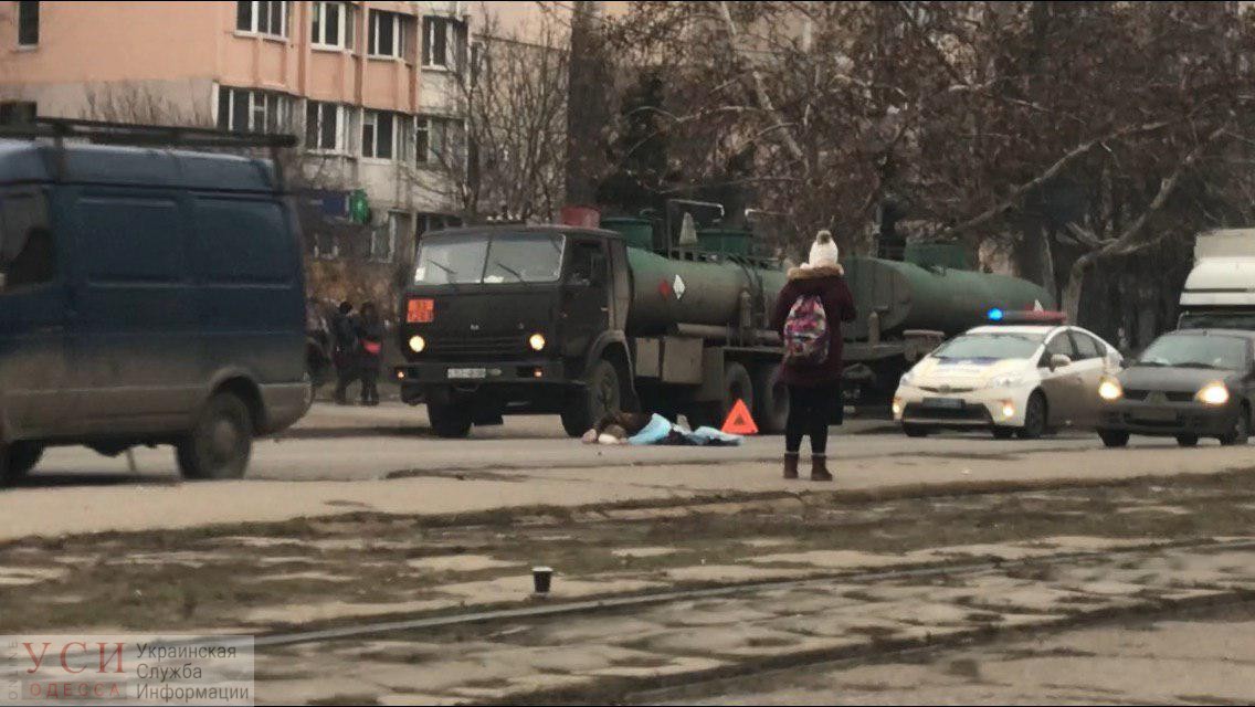 Грузовик насмерть сбил женщину на Балковской: водитель пытался скрыться (фото, видео) ОБНОВЛЕНО «фото»