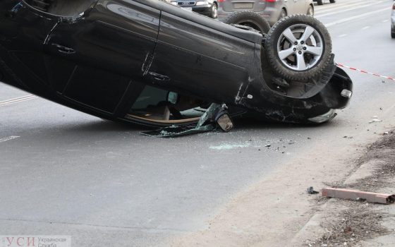 На 11-й Фонтана перевернулся автомобиль (фото) «фото»