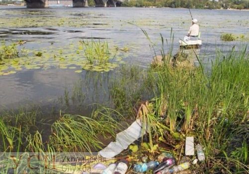Украинских рыбаков просят сообщать о мусоре на берегах водоемов – его обещают убрать «фото»