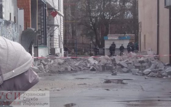 Обвал стены на Глушко: в одесской мэрии заявили, что пожилая женщина просто споткнулась «фото»