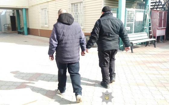 Воры вынесли из контейнера на “7 километре” куртки на 53 тысячи гривен (фото) «фото»