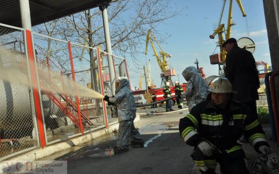 Учения в Одесском порту: спасатели учились тушить автозаправку порта (фото) «фото»