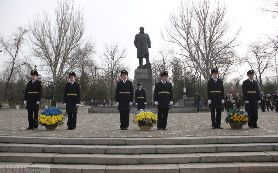 Одесситы отметили день рождения Тараса Шевченко и возложили цветы к памятнику Кобзаря (фоторепортаж) «фото»