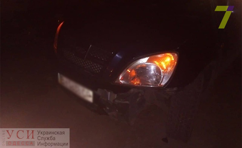 Под Одессой автомобиль насмерть сбил женщину, которая сидела посреди дороги (фото) «фото»
