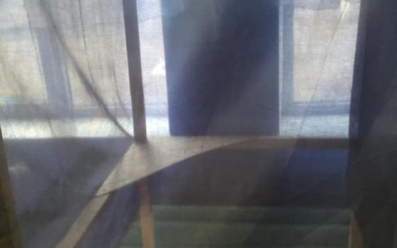 Еще в двух районах Одессы заметили полупрозрачные кабинки для “тайного” голосования на выборы (фото) «фото»