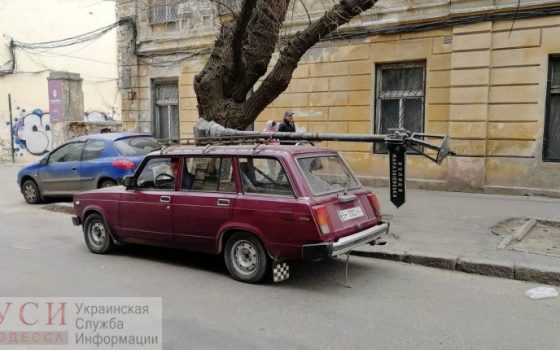 В Одессе ремонт раритетного указателя приняли за кражу usionline.com В Одессе ремонт раритетного указателя приняли за кражу «фото»