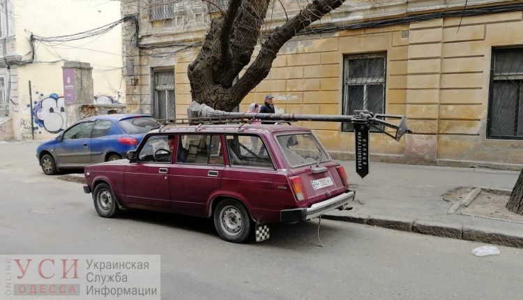В Одессе ремонт раритетного указателя приняли за кражу «фото»