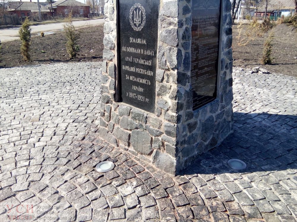 В Ананьеве отмыли памятник бойцам УНР после того как его закидали яйцами и облили краской «фото»