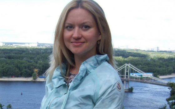 Жительницу Аккермана на светофоре сбил автобус в Киеве: пострадавшая в реанимации (видео 18+) «фото»