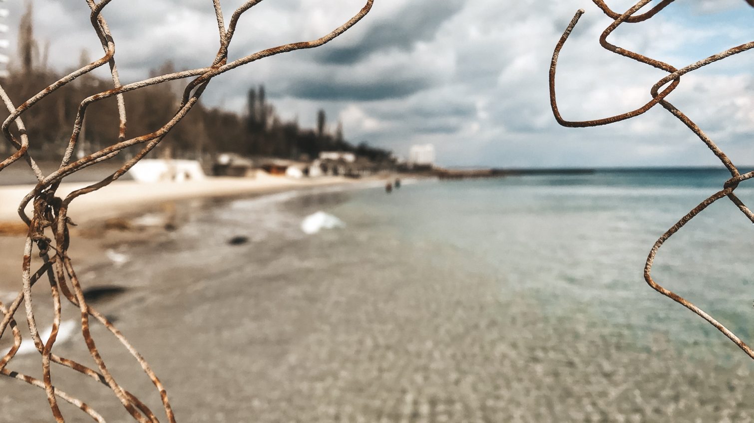 В ожидании курортного сезона: весенние пляжи Одессы напоминают самые дорогие курорты мира (фото, видео) «фото»