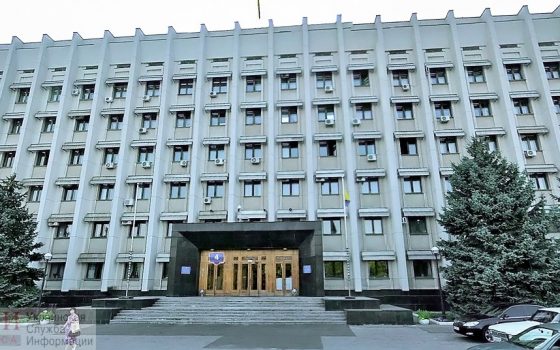 “Гараж” у парка Шевченко снимают с баланса госпиталя, чтобы продать с аукциона «фото»