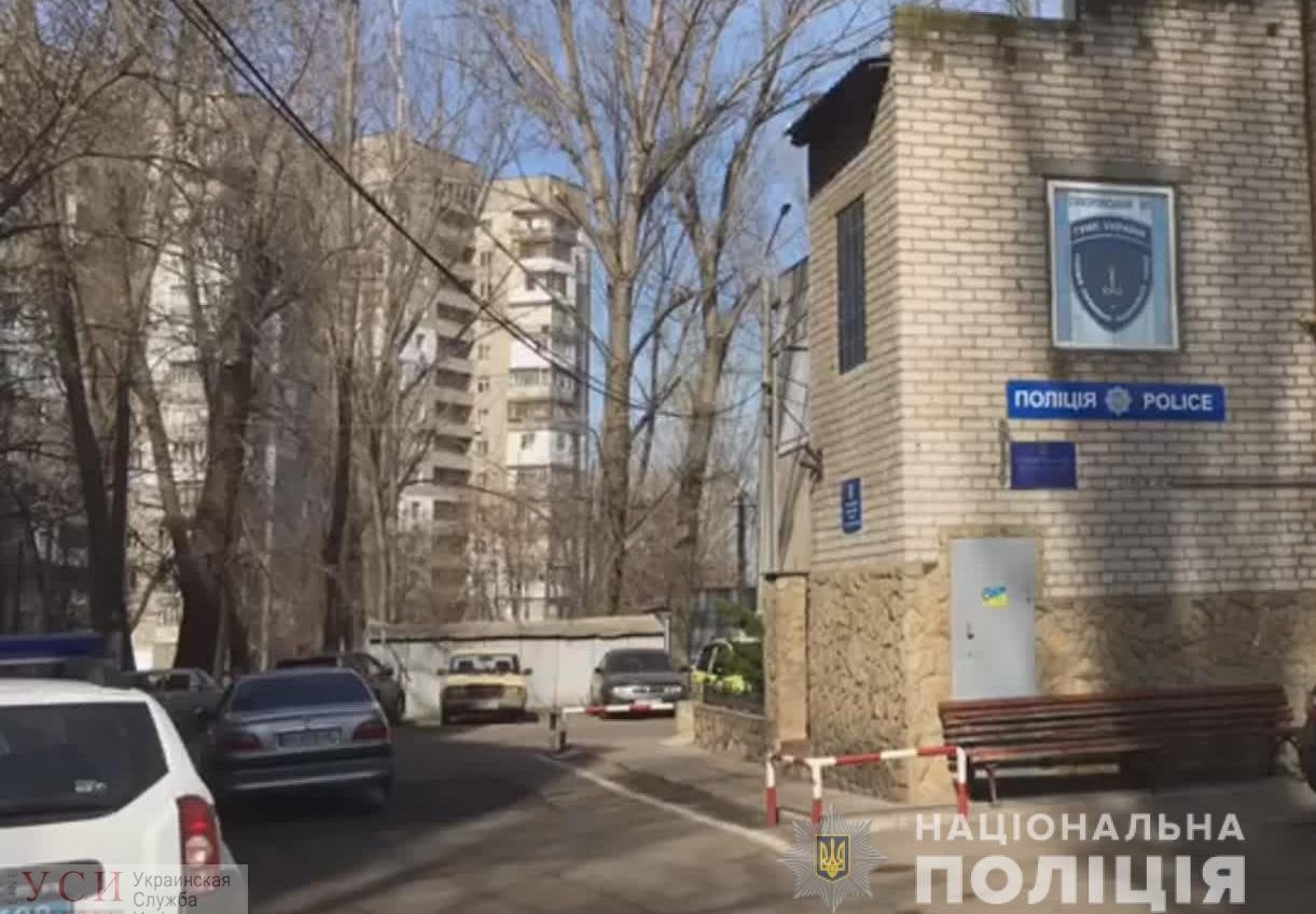 В Одессе вооруженный ножом рецидивист ограбил “быстрые кредиты” «фото»