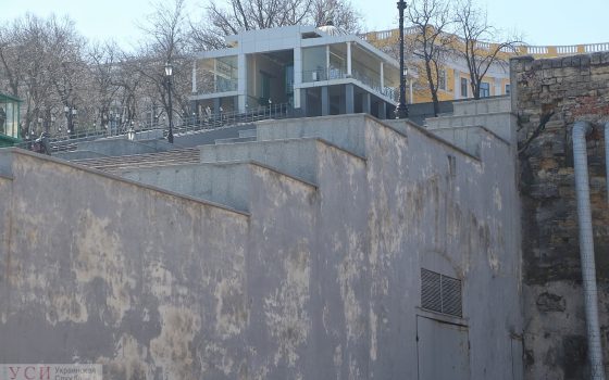 Штукатурка на Потемкинской лестнице осыпается запланировано: все дело в специальном покрытии (фото) usionline.com Штукатурка на Потемкинской лестнице осыпается запланировано: все дело в специальном покрытии (фото) «фото»