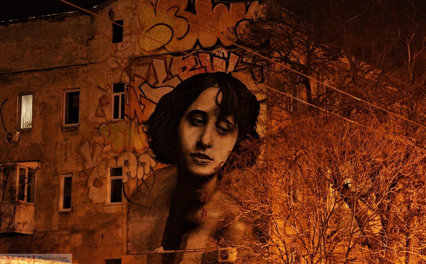 На здании в центре Одессы художники изобразили легендарную актрису Веру Холодную (фото) «фото»