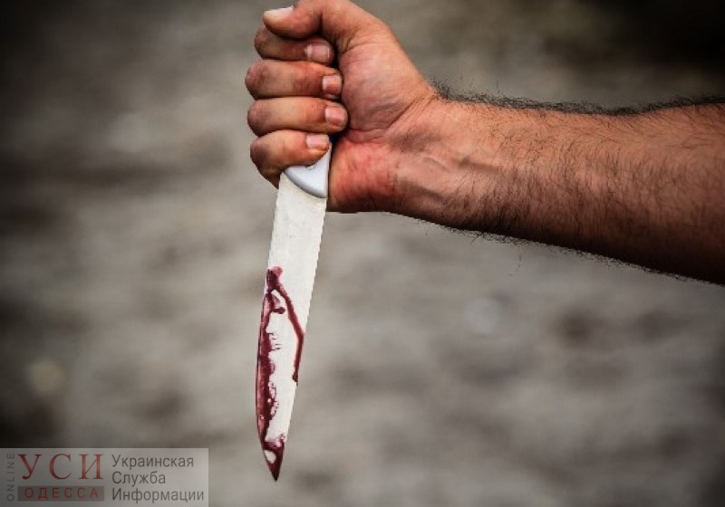В Одессе водитель авто всадил нож в шею оппонента за то, что тот показал ему неприличный жест «фото»